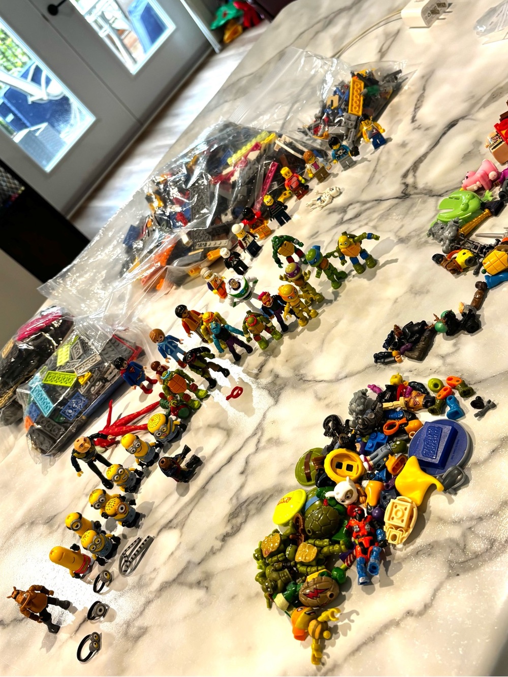 LEGOS  - ninja turtle  and minions minion